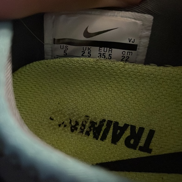 Nike trainers size 5 - Picture 3 of 4